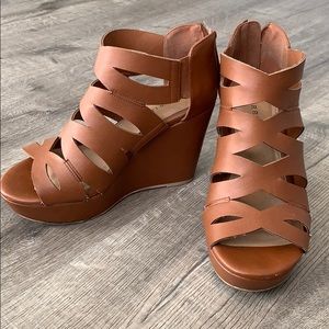 Tan Wedges